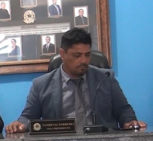 Vereador Vandeval Ferreira solicita pedido de vista do PL que cria a Secretaria Municipal de Industria e Comércio e votação é adiada.