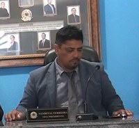Vereador Vandeval Ferreira solicita pedido de vista do PL que cria a Secretaria Municipal de Industria e Comércio e votação é adiada.